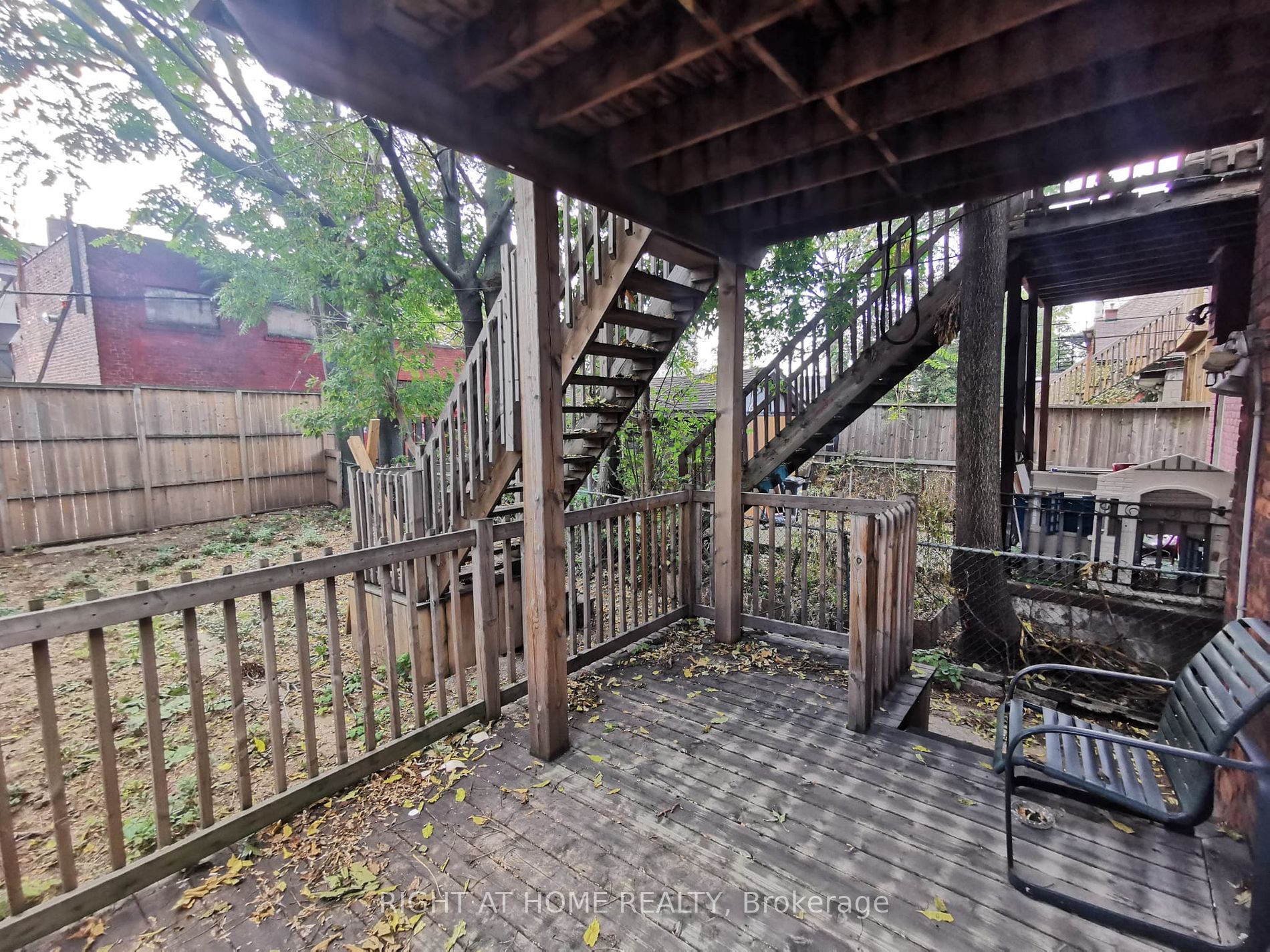484 King William St