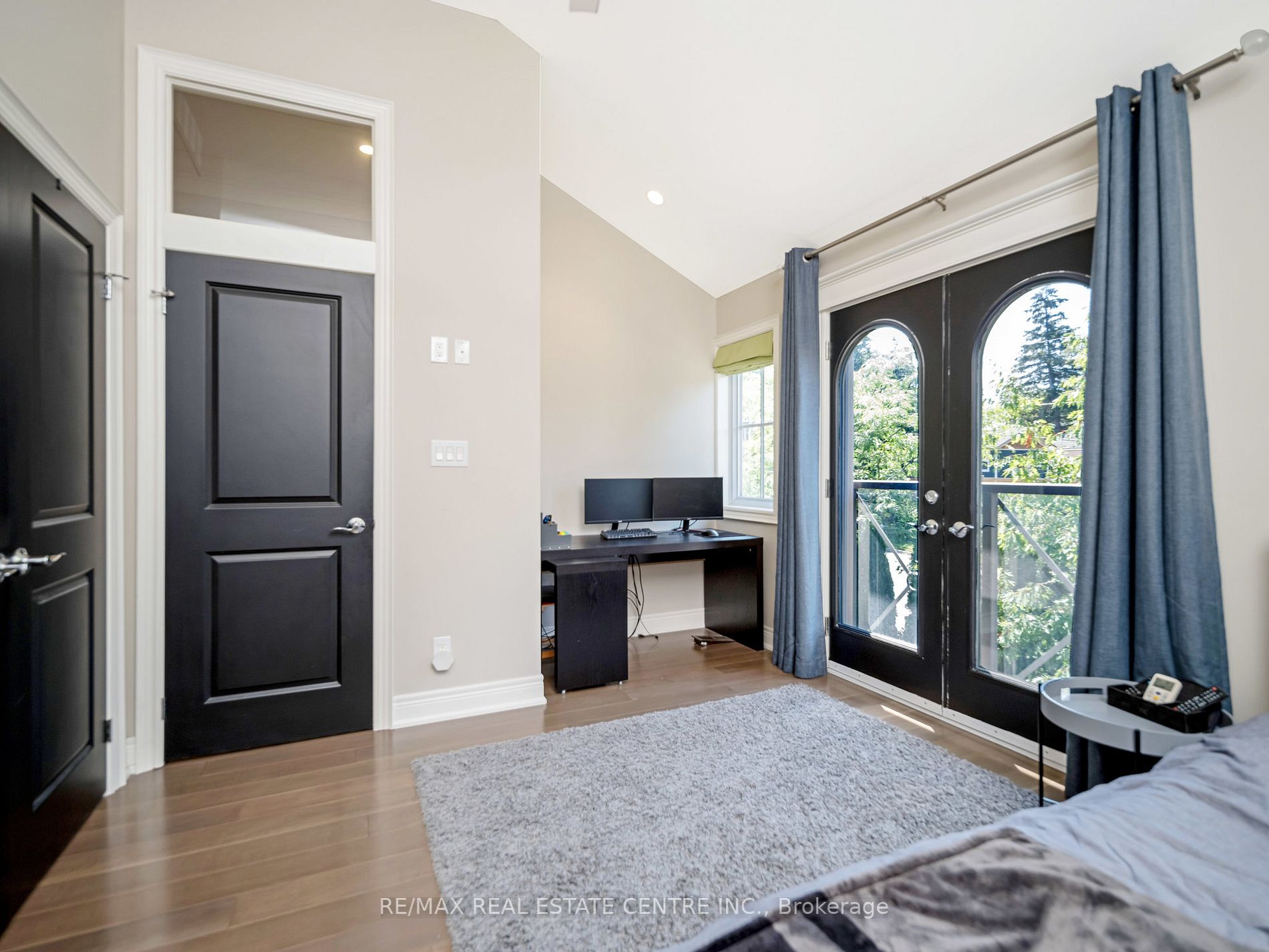19 Lake Street, #18