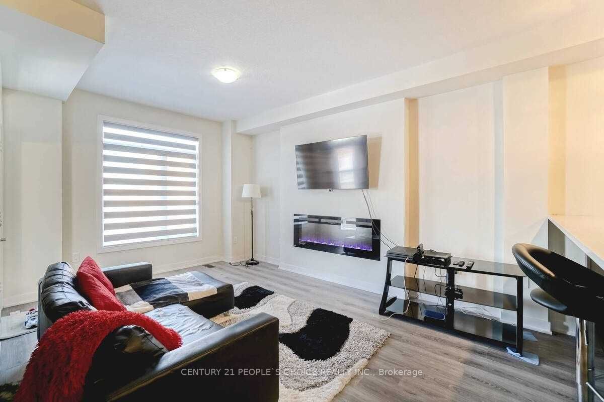 590 North Service Rd, #101