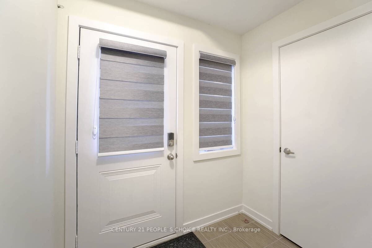 590 North Service Rd, #101