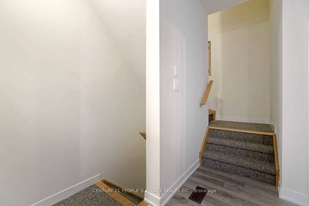 590 North Service Rd, #101