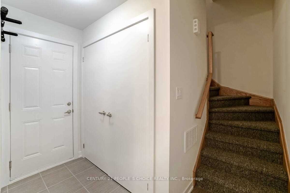 590 North Service Rd, #101