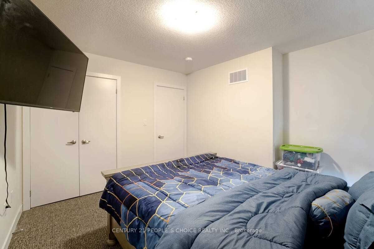 590 North Service Rd, #101