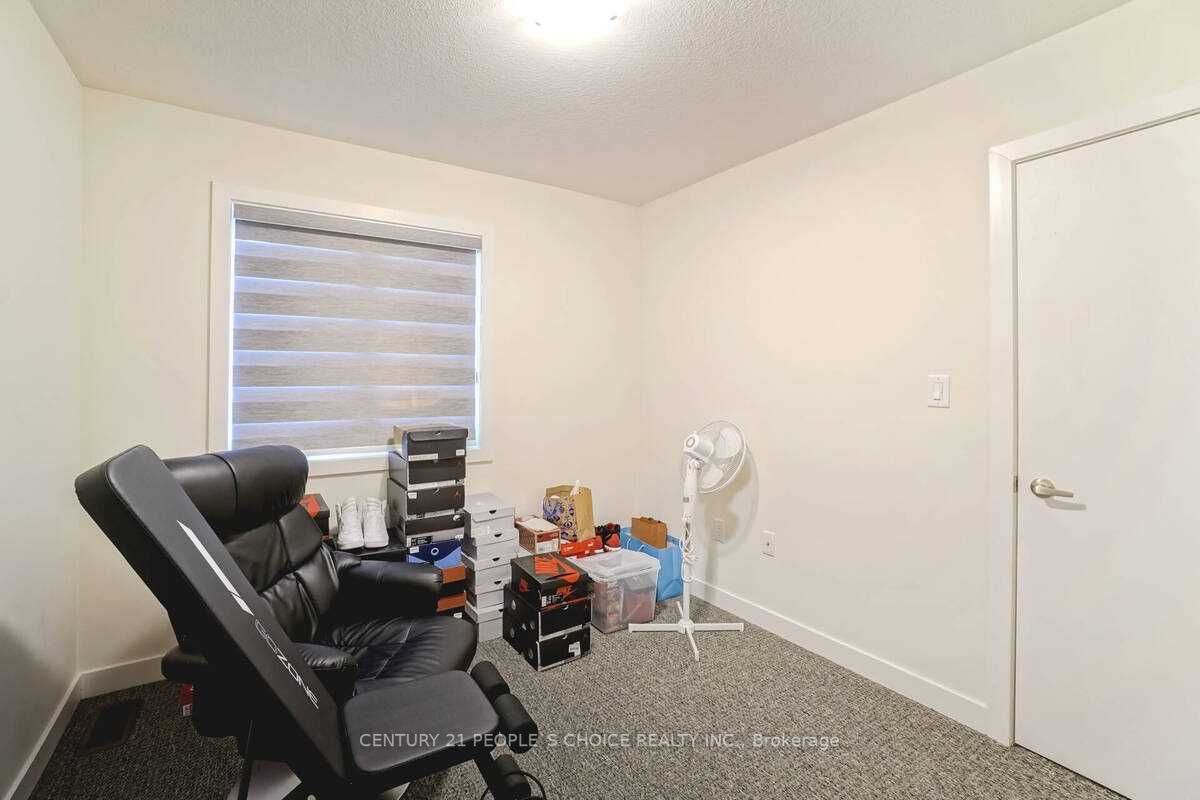 590 North Service Rd, #101