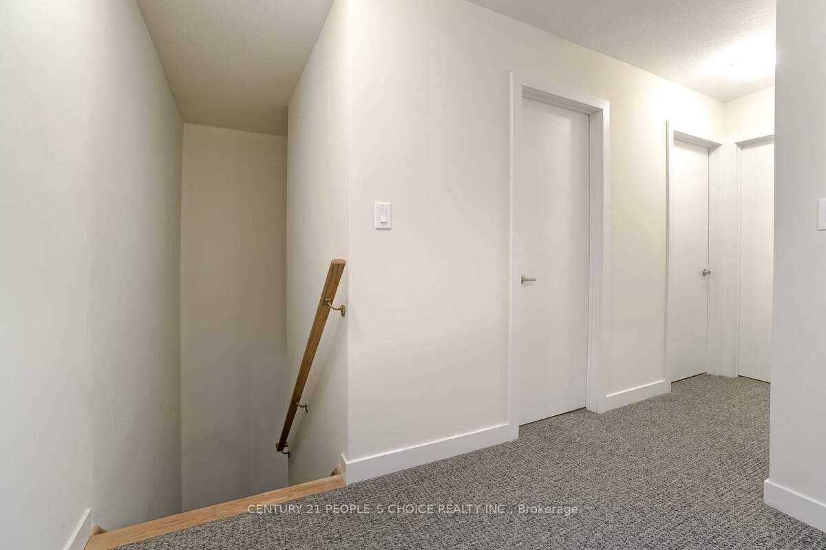 590 North Service Rd, #101