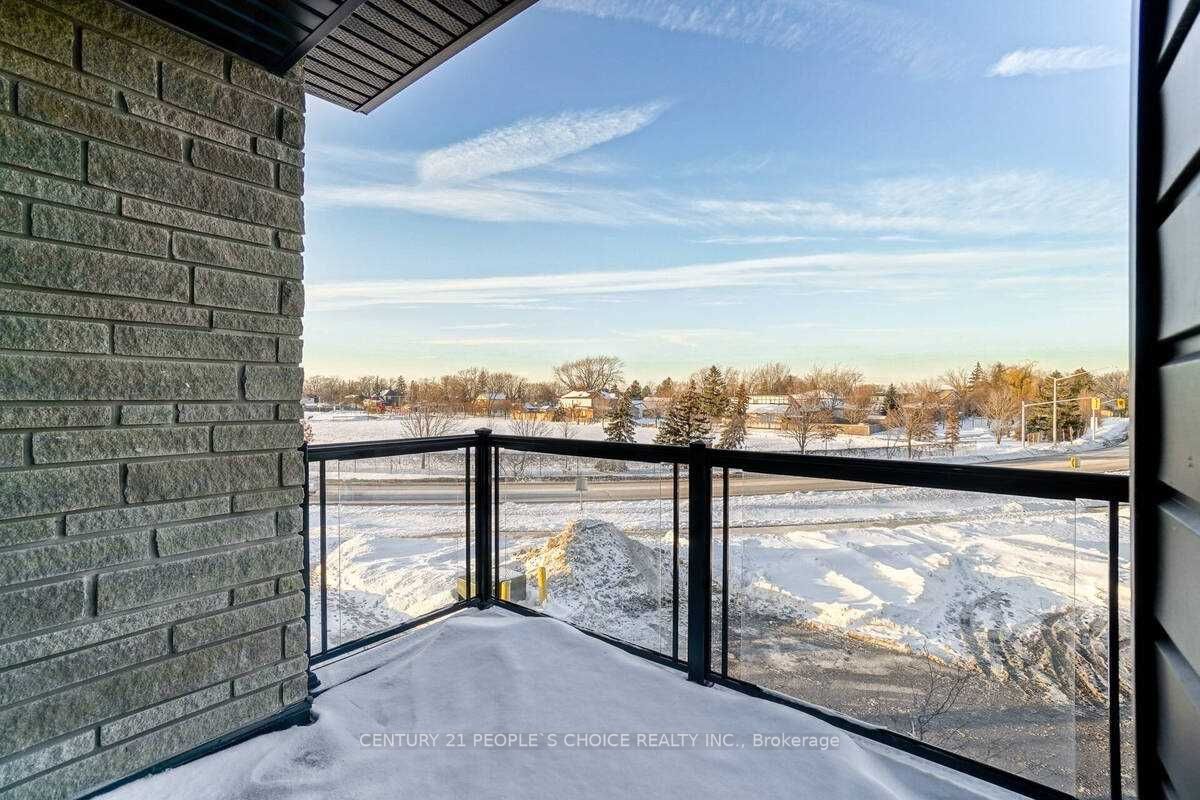590 North Service Rd, #101