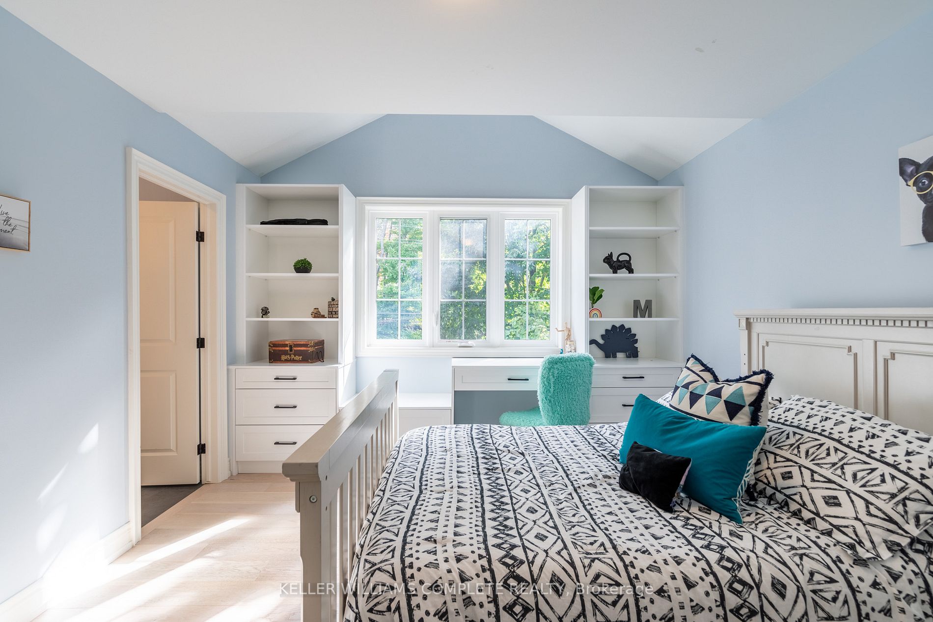 274B Main St W
