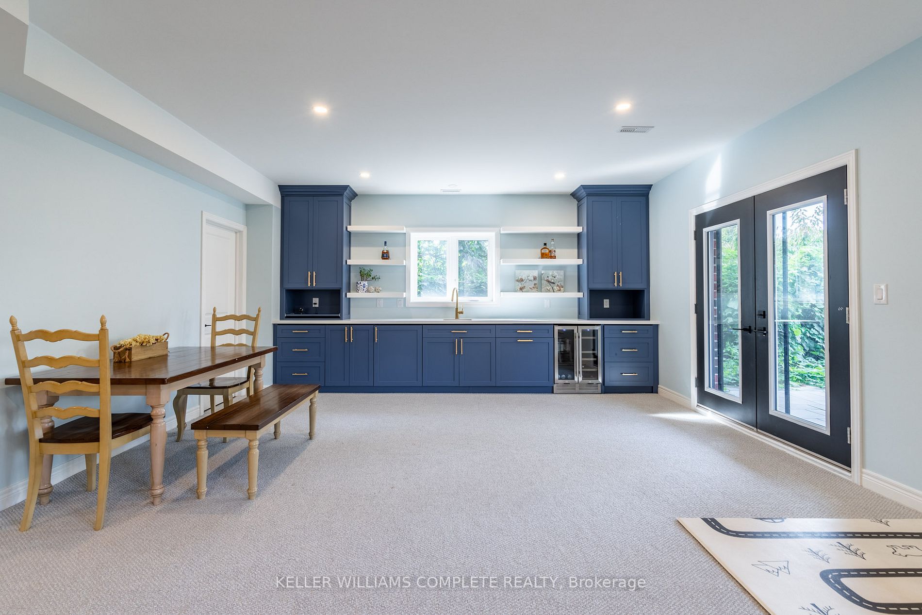 274B Main St W
