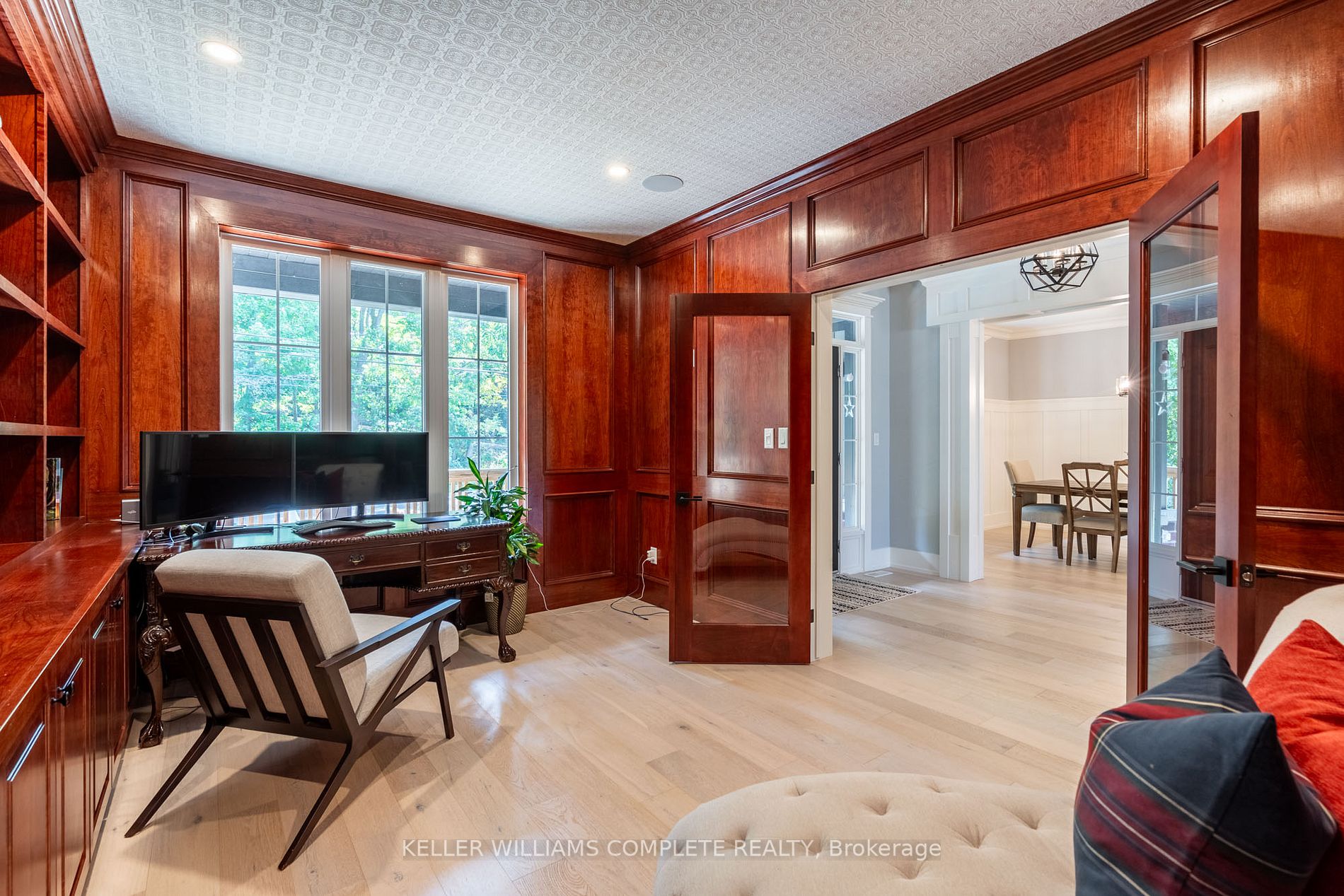 274B Main St W
