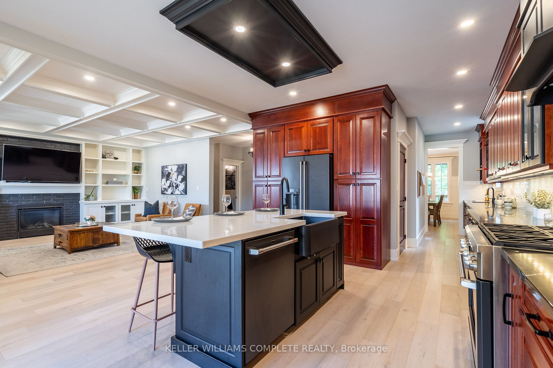 274B Main St W