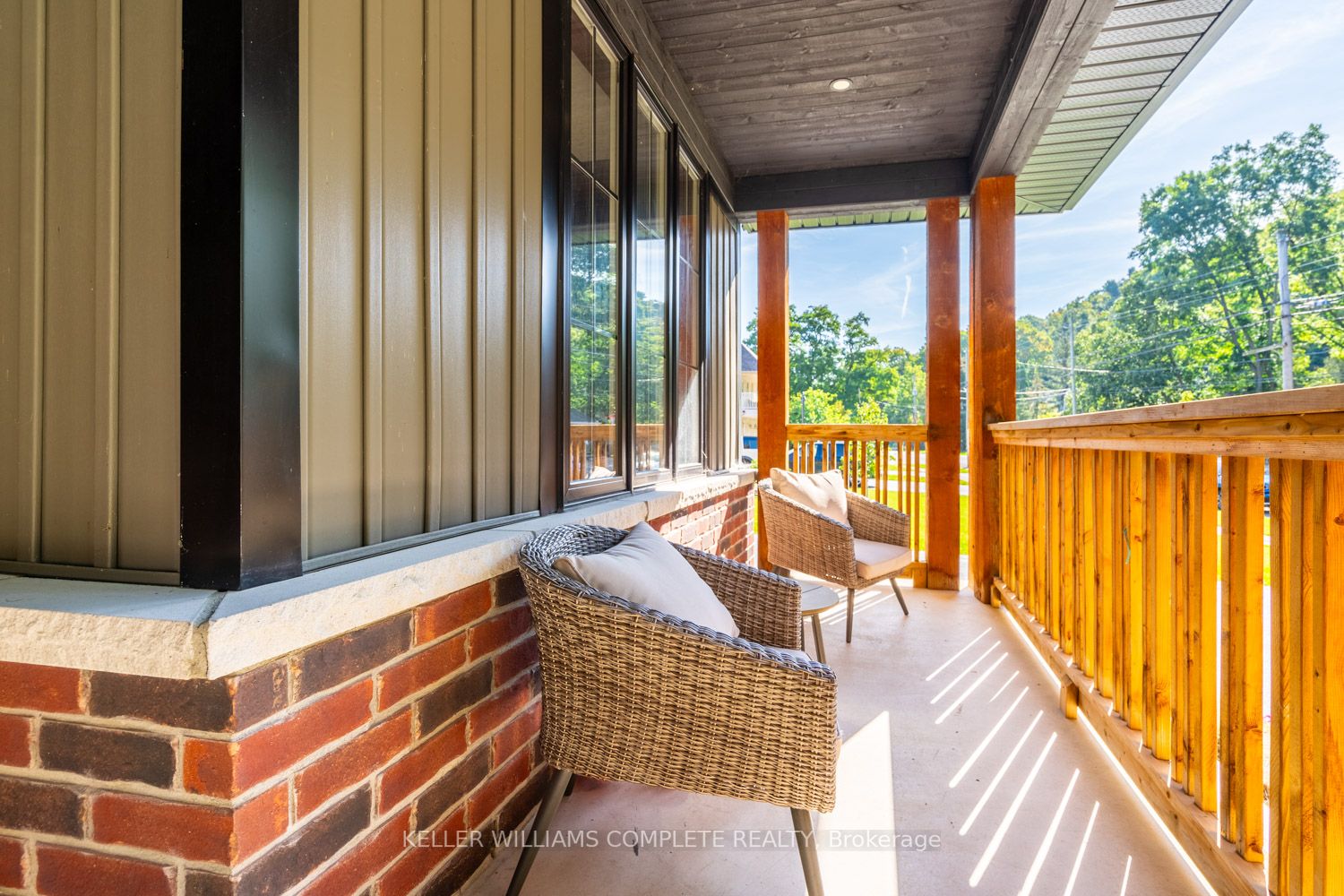 274B Main St W