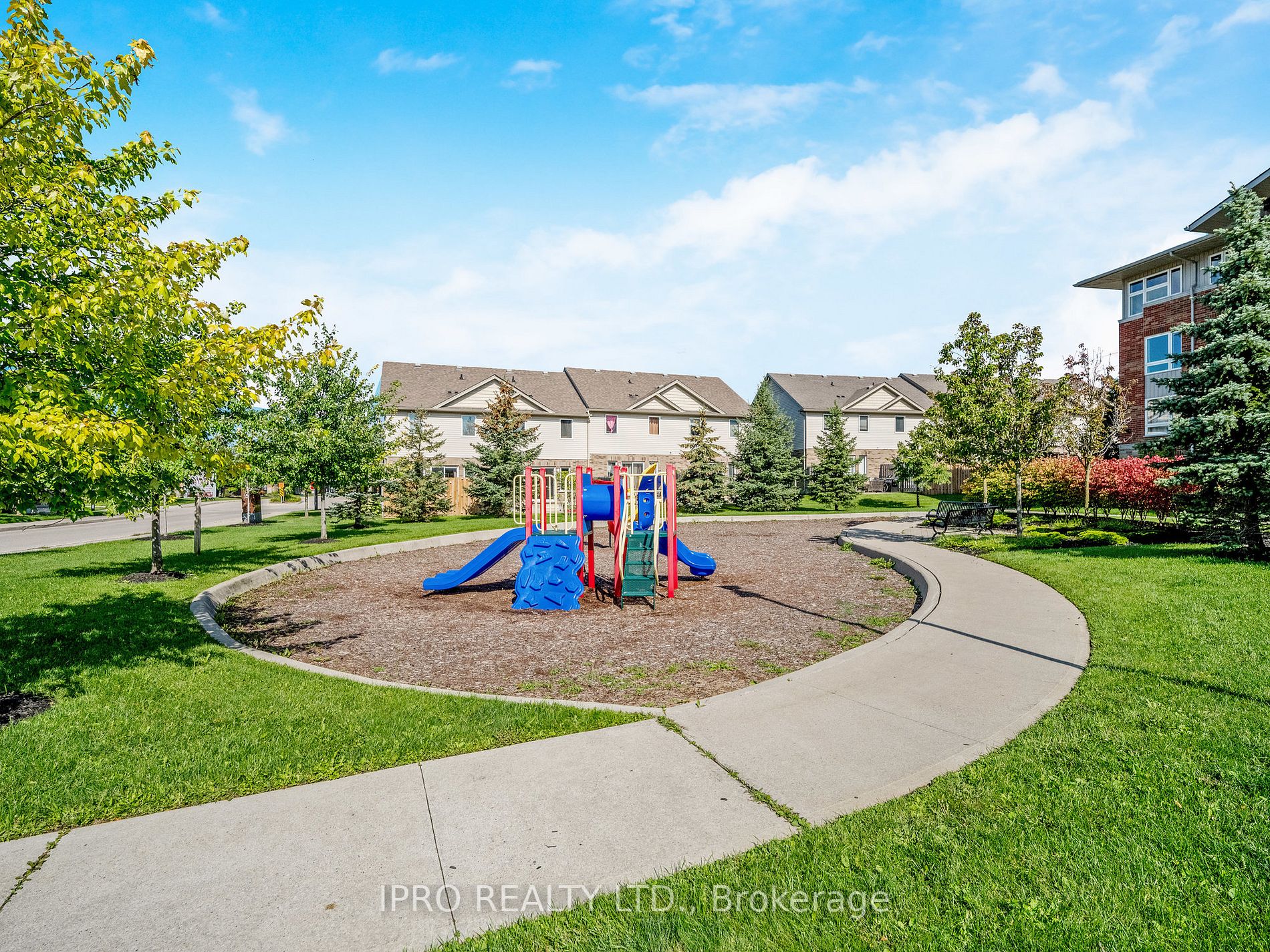 60 Lynnmore St, #111