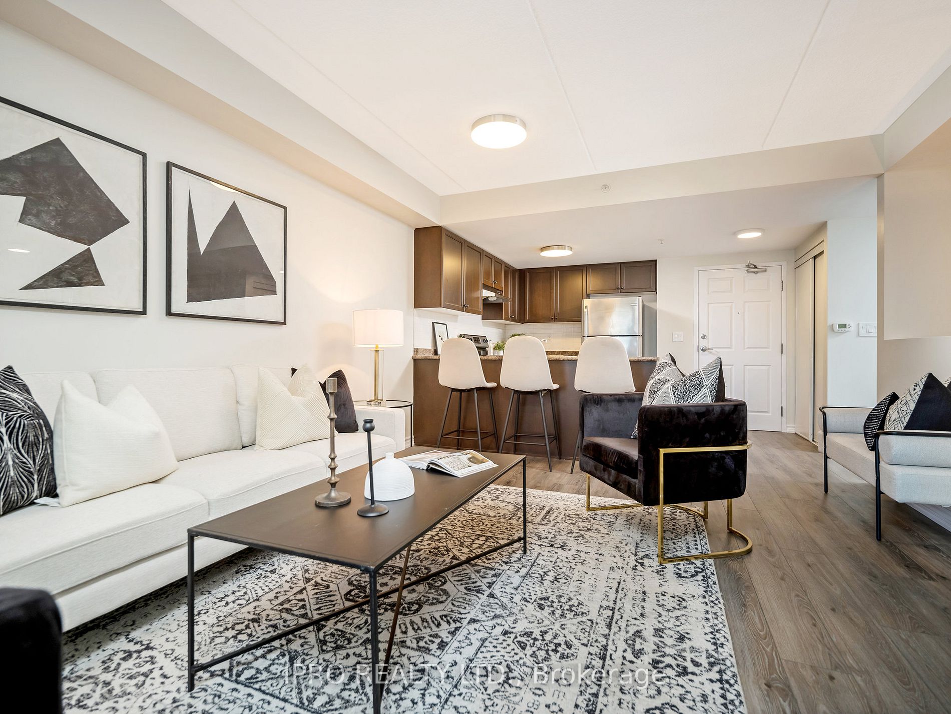 60 Lynnmore St, #111