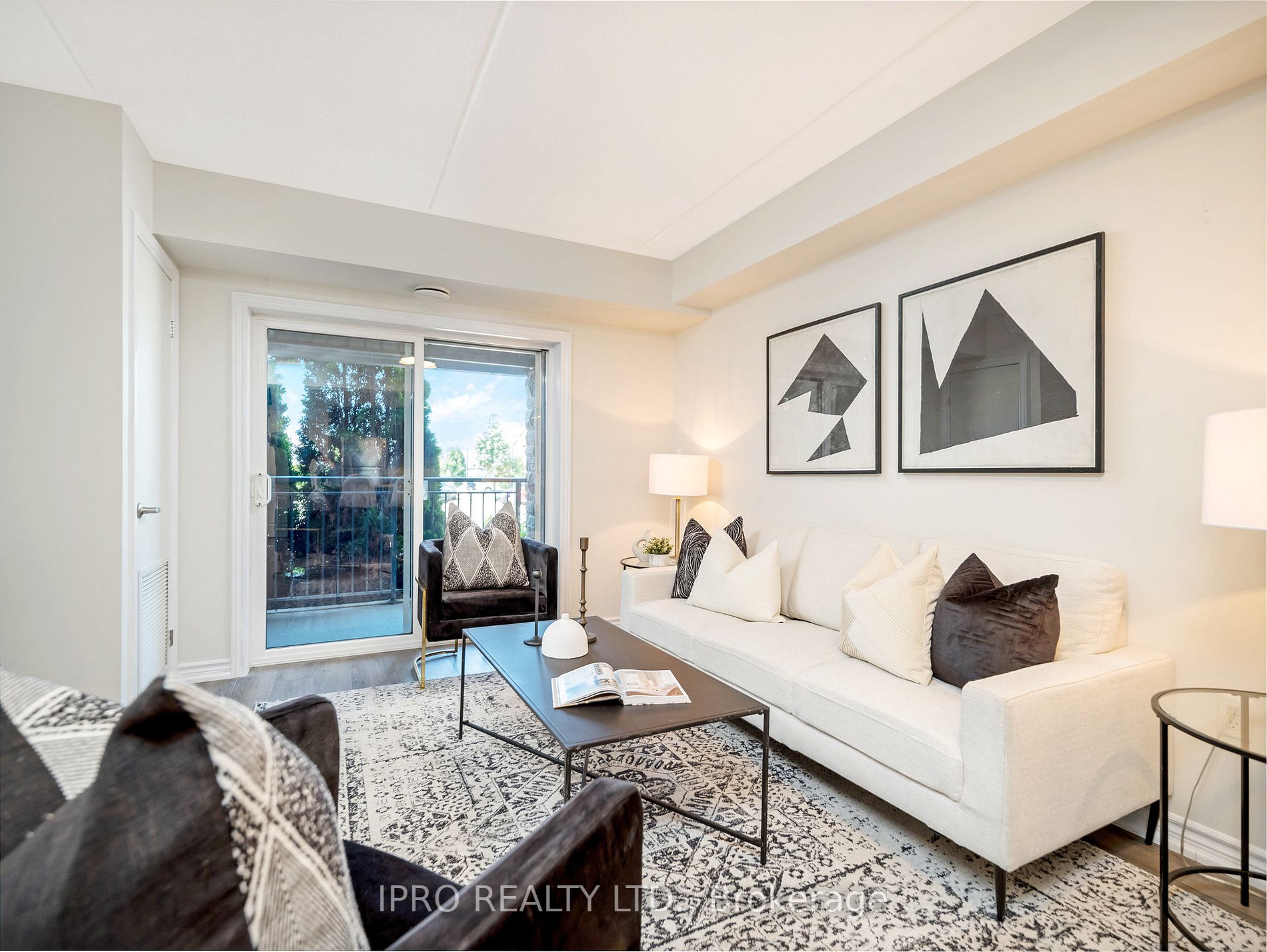 60 Lynnmore St, #111