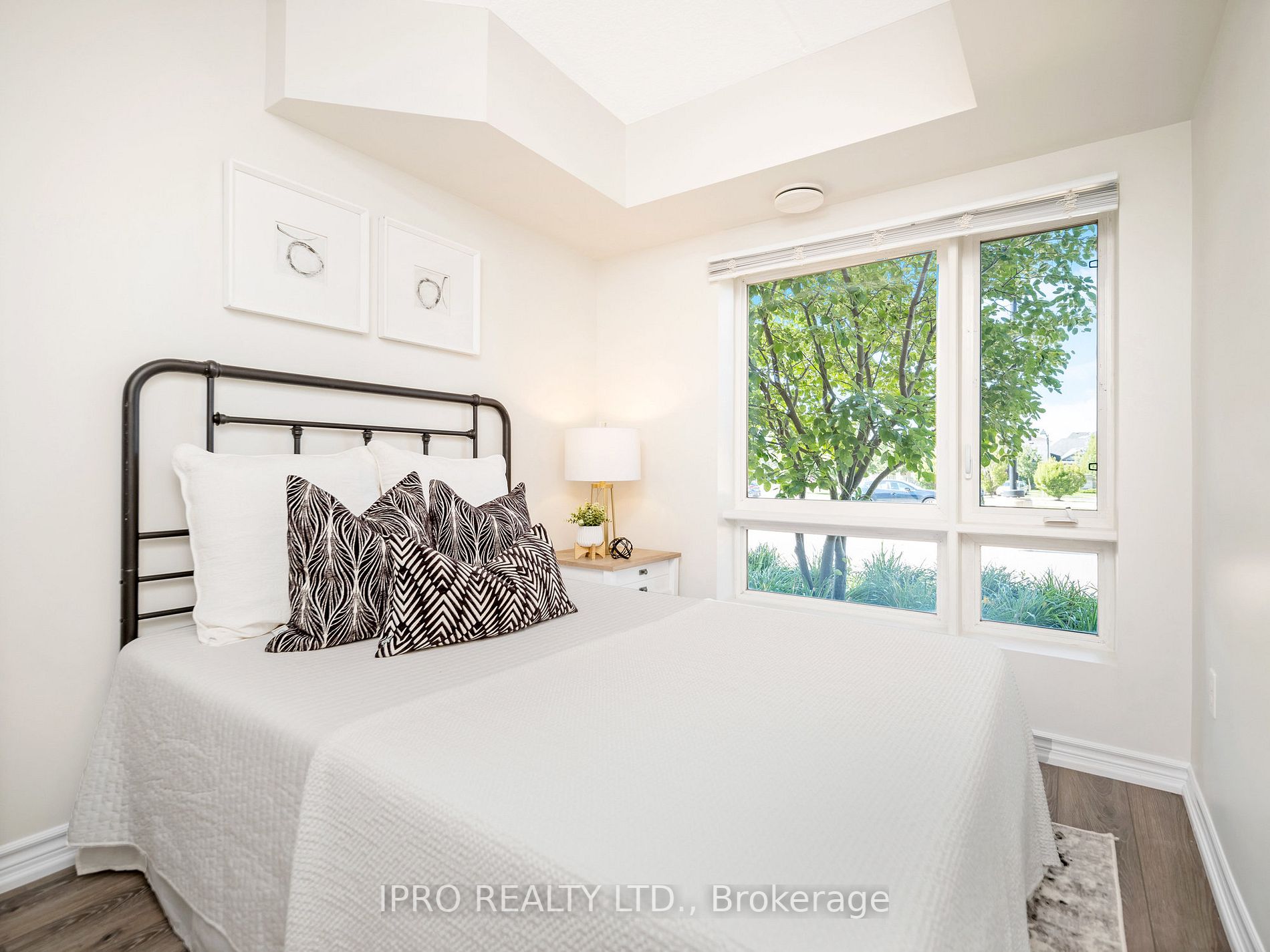 60 Lynnmore St, #111