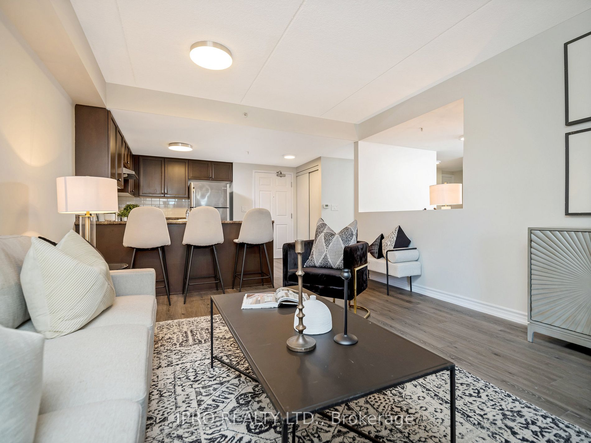 60 Lynnmore St, #111
