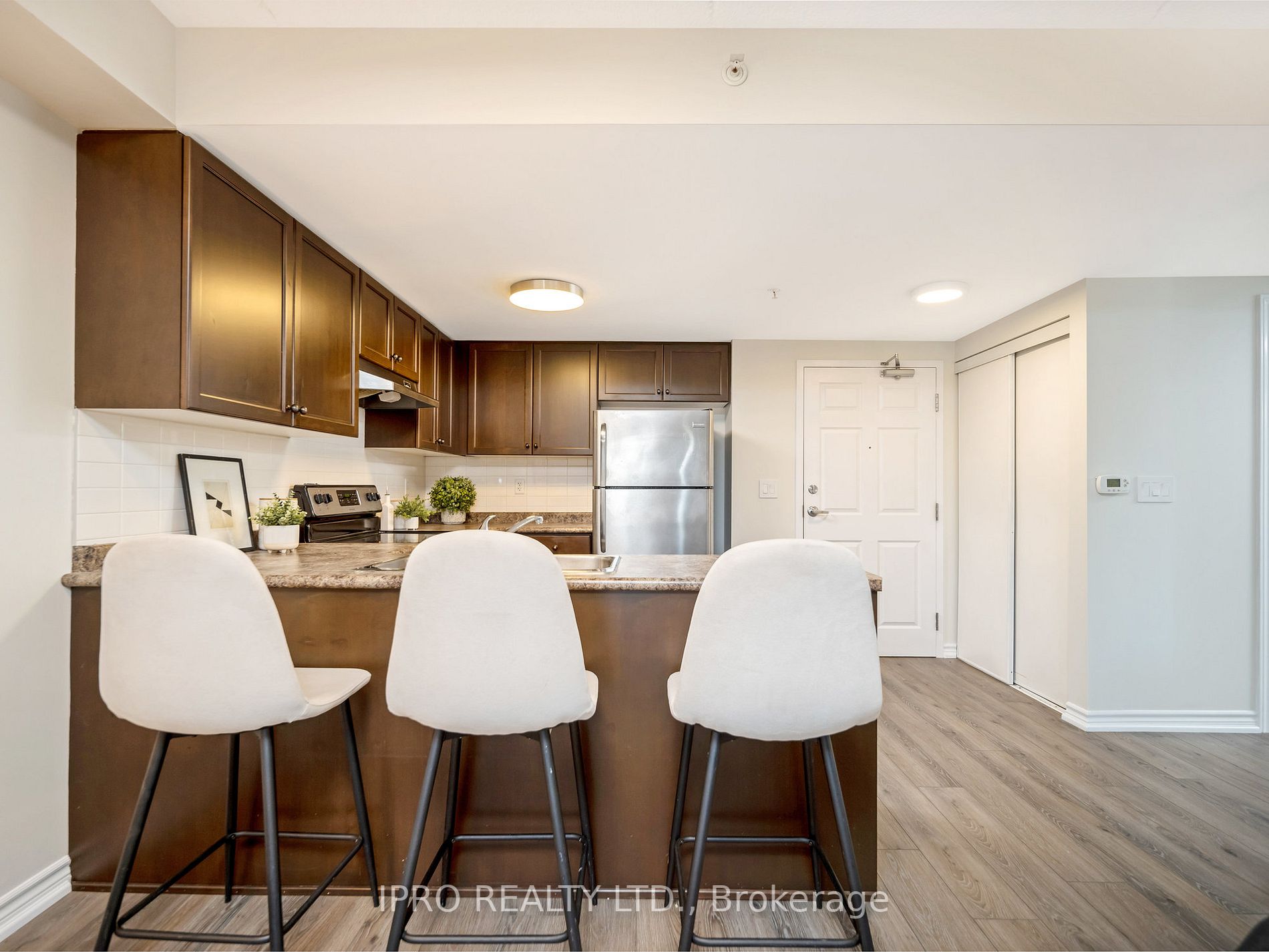 60 Lynnmore St, #111