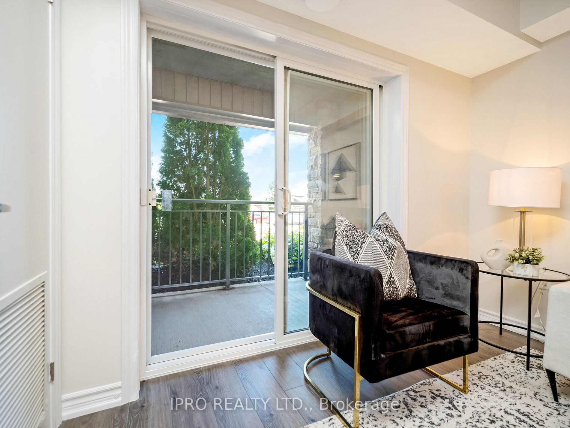 60 Lynnmore St, #111