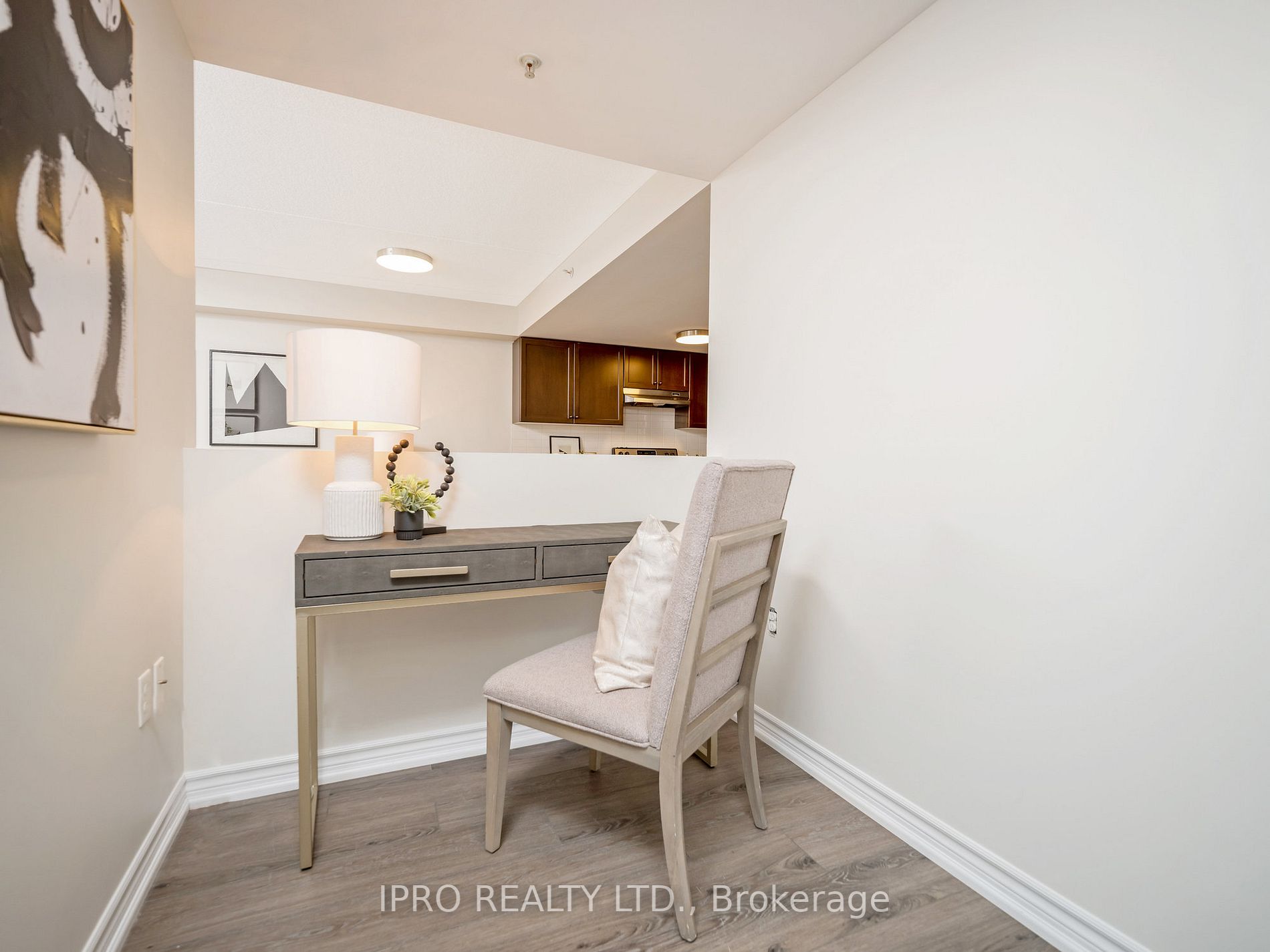 60 Lynnmore St, #111