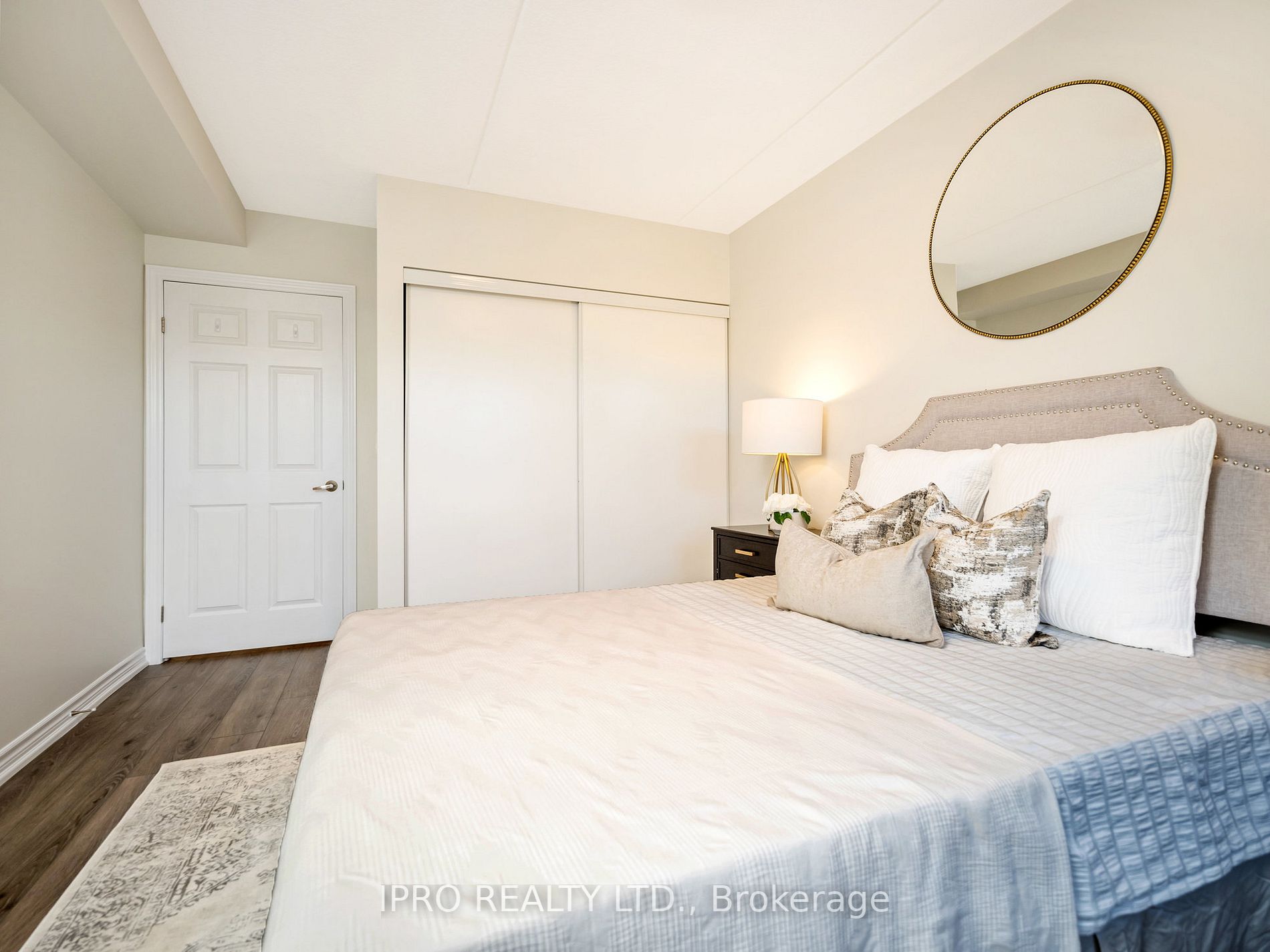 60 Lynnmore St, #111