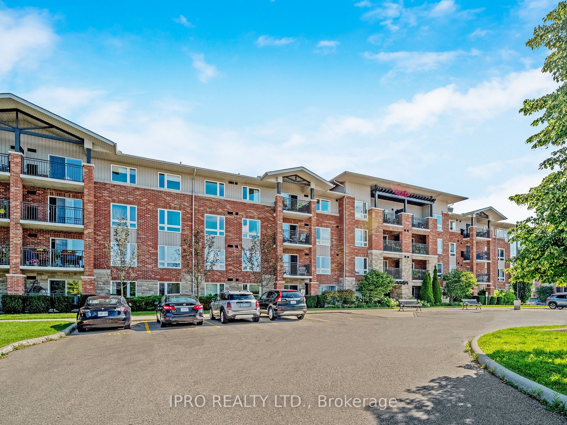 60 Lynnmore St, #111