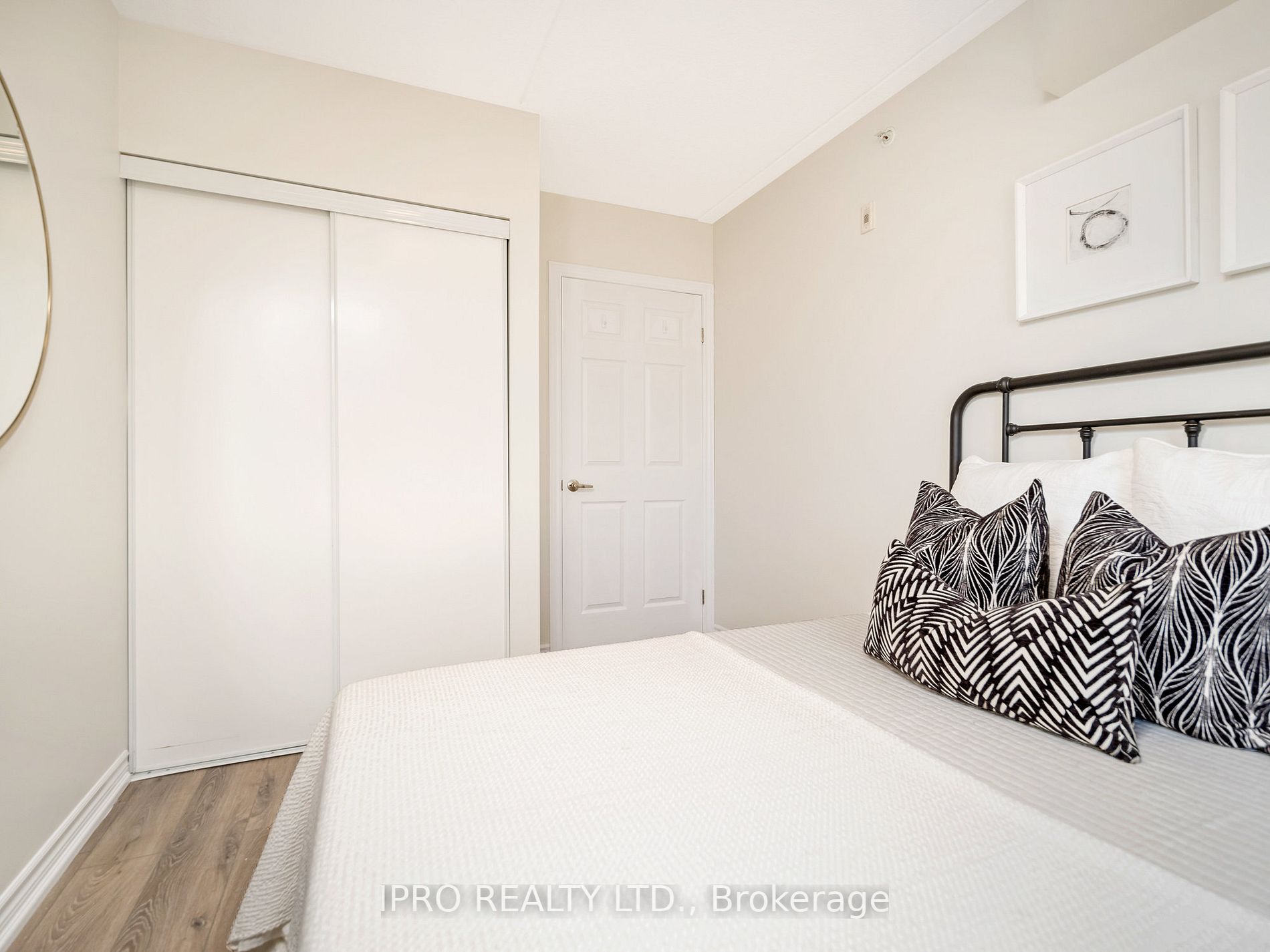 60 Lynnmore St, #111