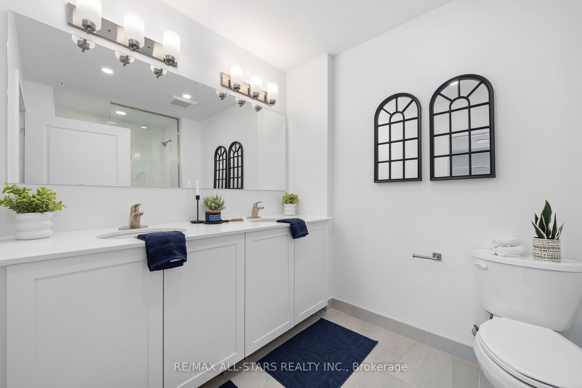 19A West St N, #204