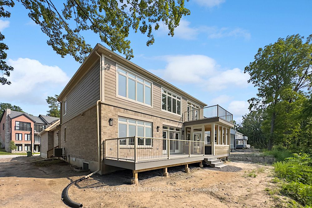 125 Villeneuve Dr