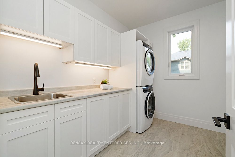 125 Villeneuve Dr