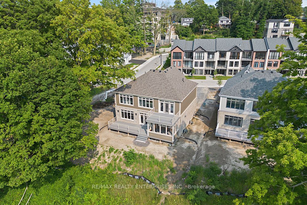 125 Villeneuve Dr
