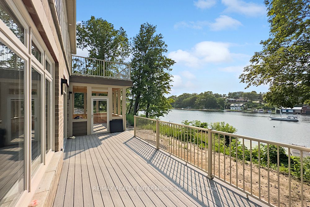 125 Villeneuve Dr
