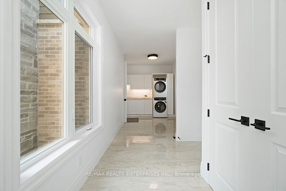 125 Villeneuve Dr