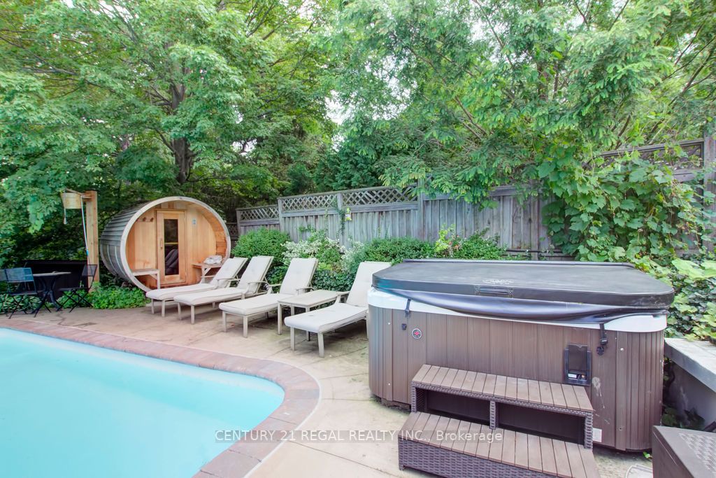 22 Brentwood Dr