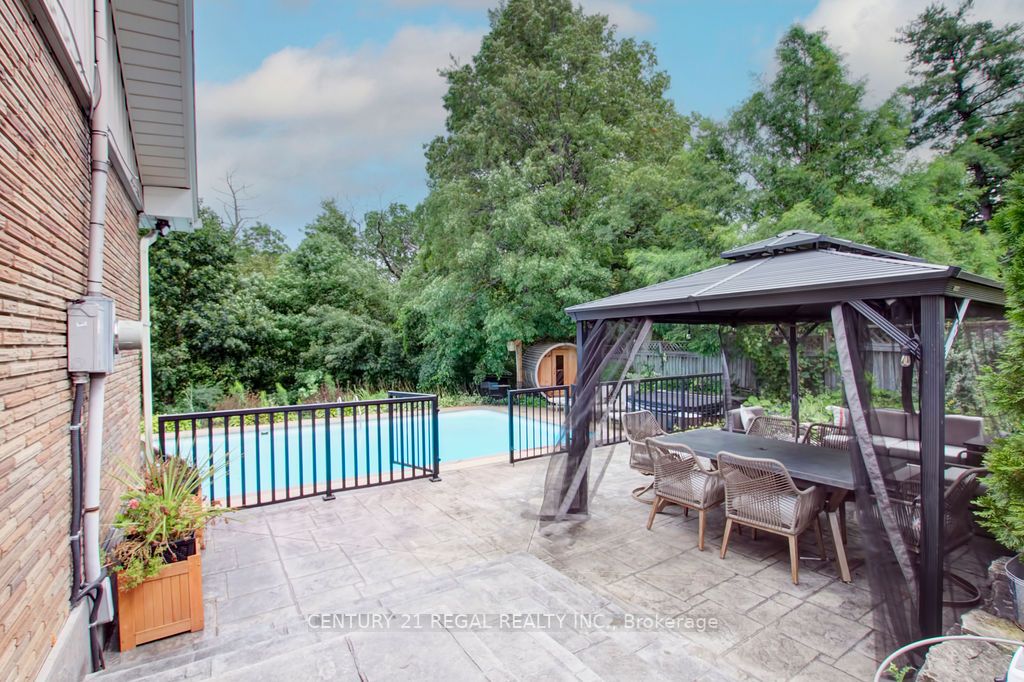 22 Brentwood Dr