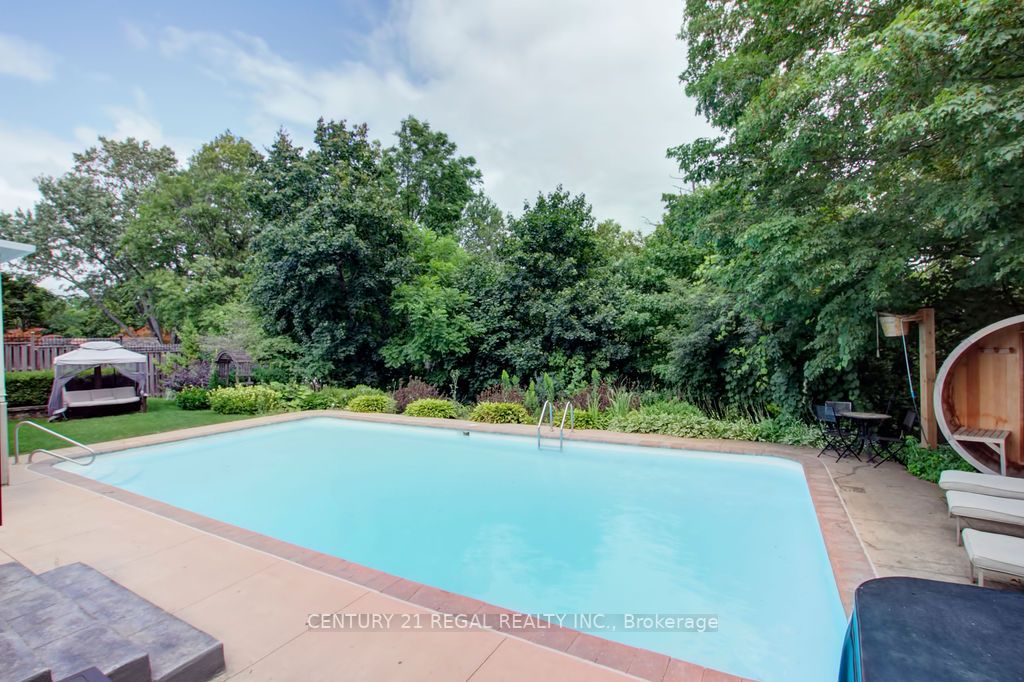 22 Brentwood Dr