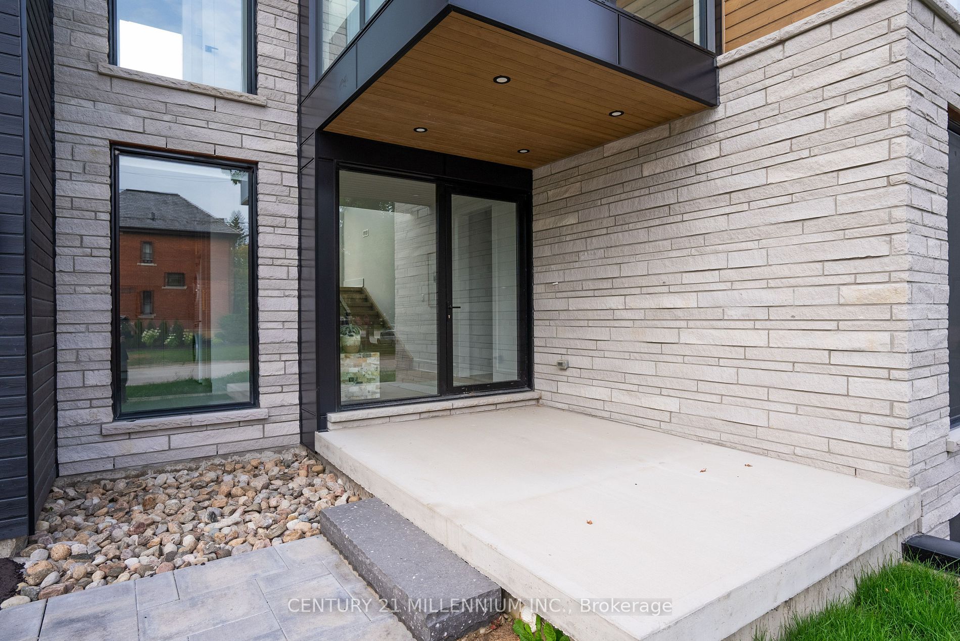 41 Alice Street W