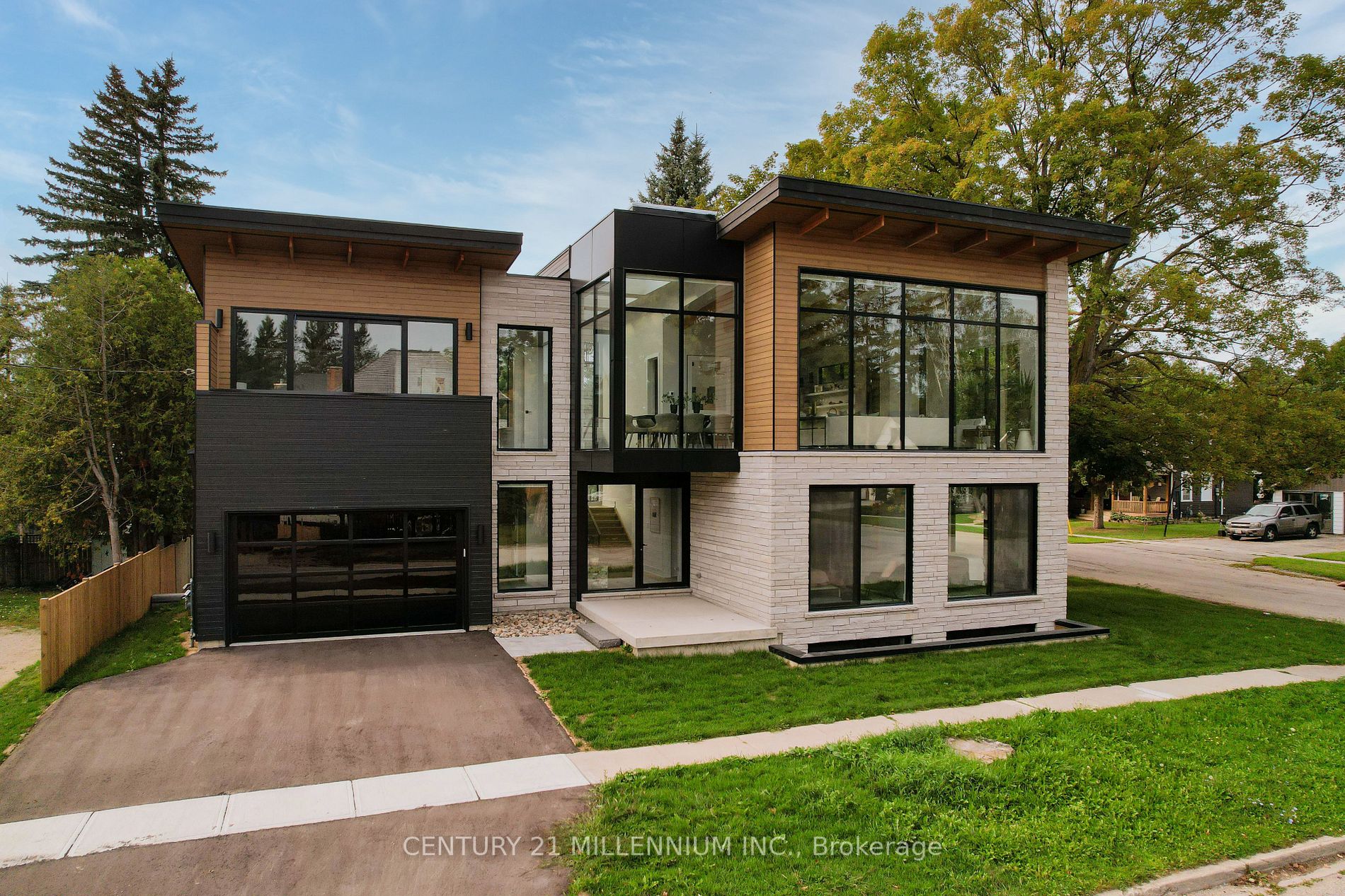 41 Alice Street W