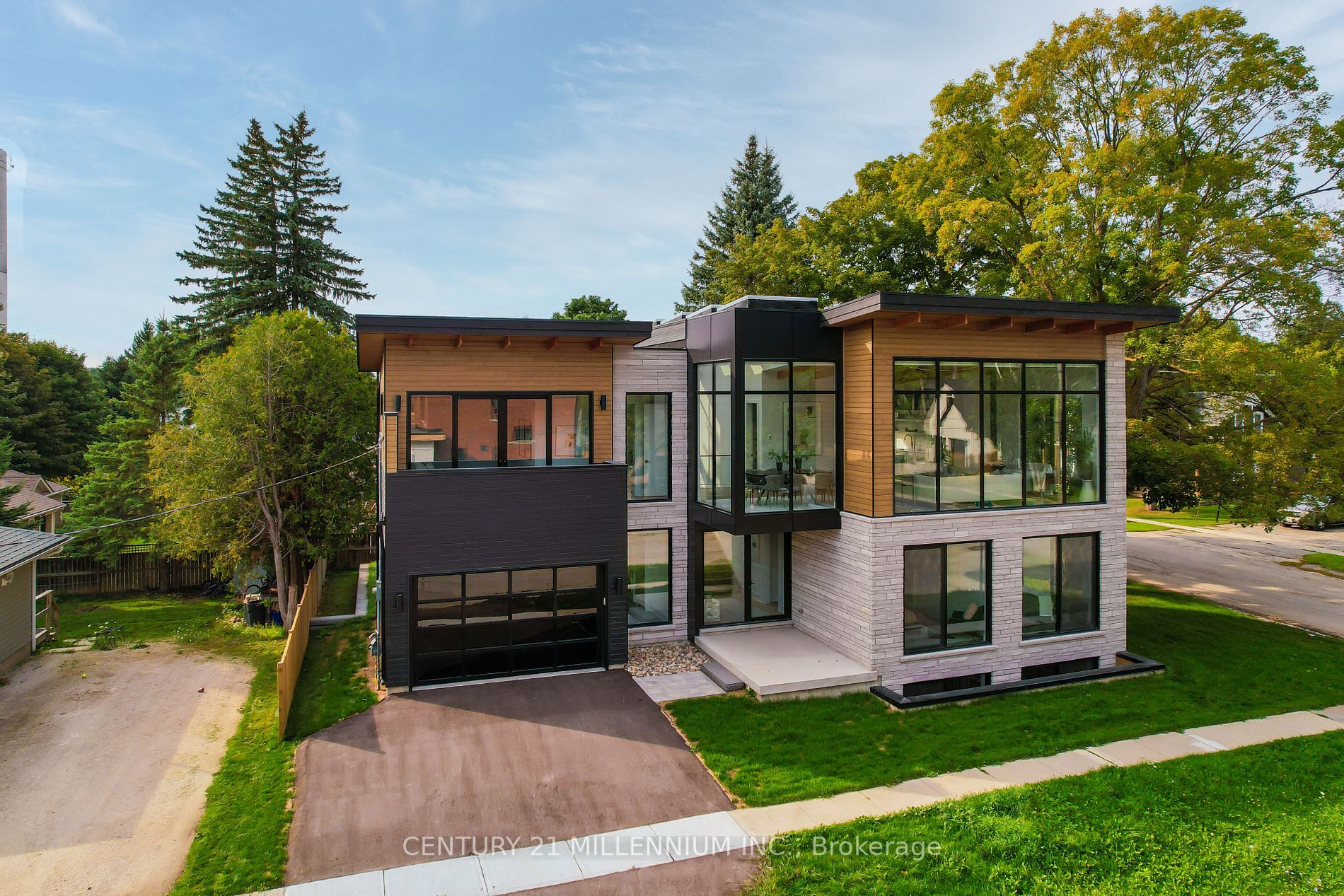 41 Alice Street W