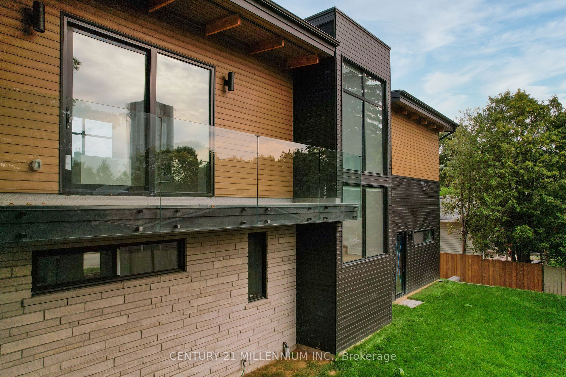 41 Alice Street W
