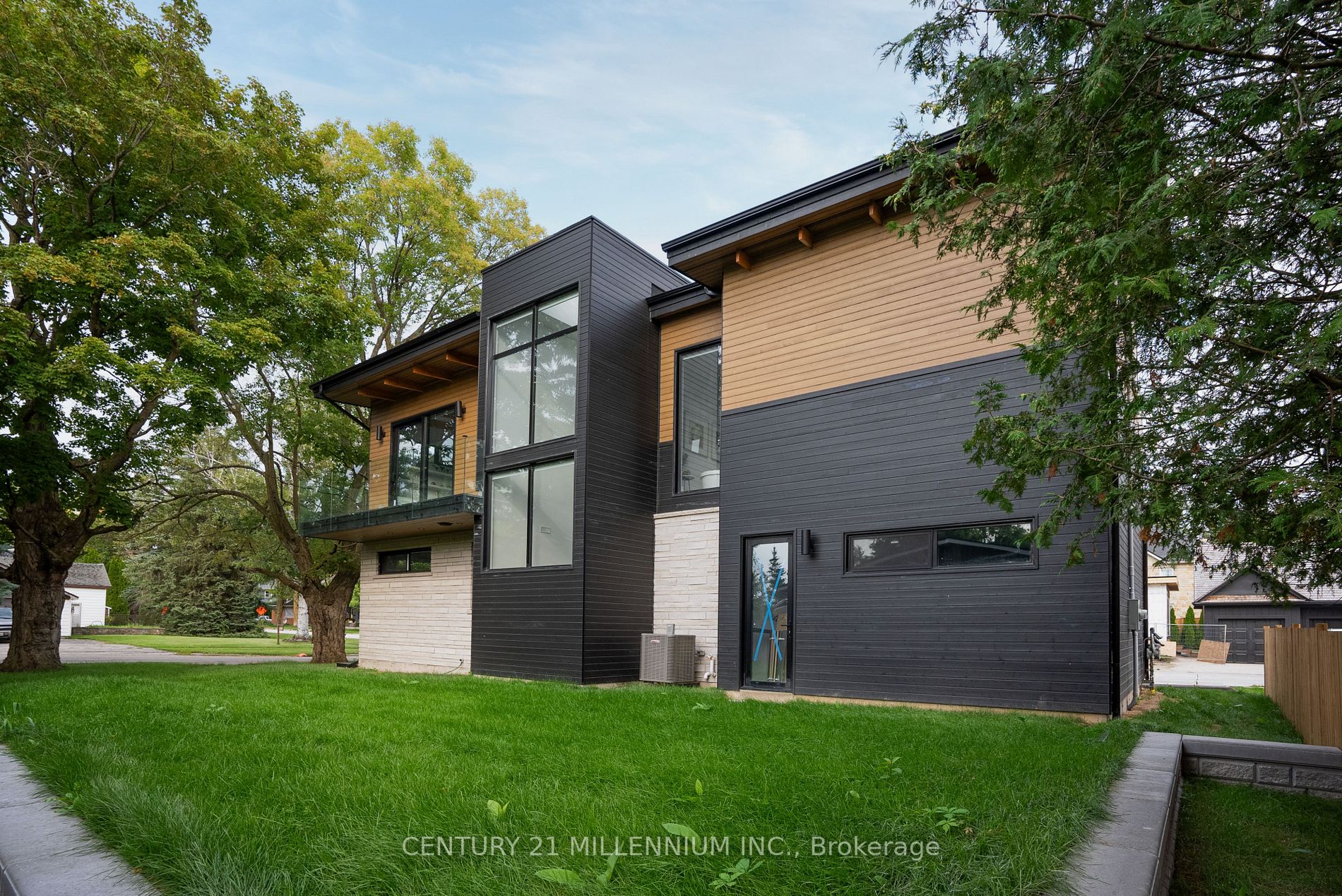 41 Alice Street W