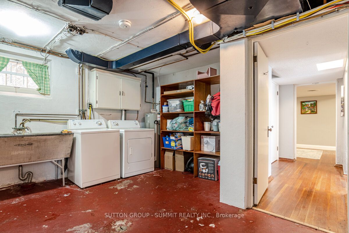 15 London St S