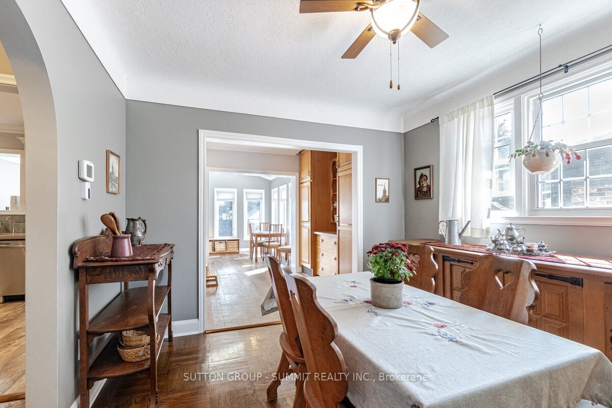 15 London St S