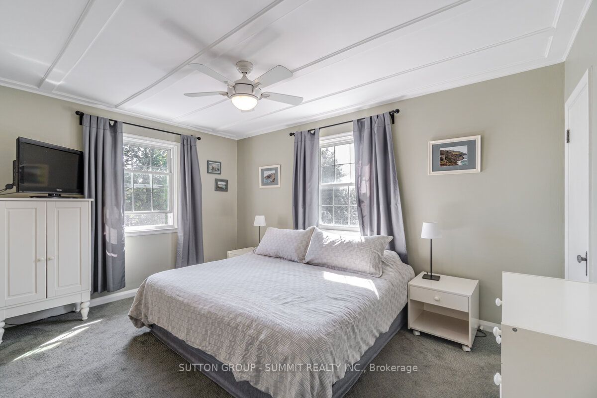 15 London St S
