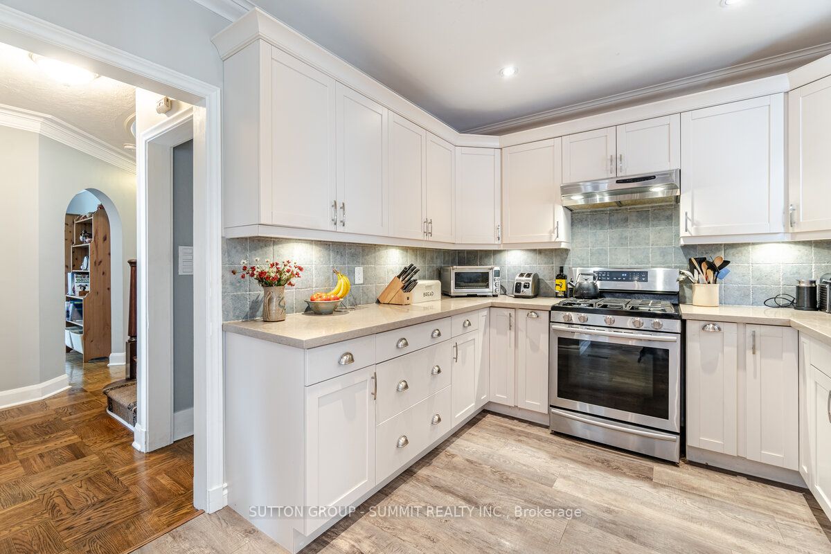 15 London St S