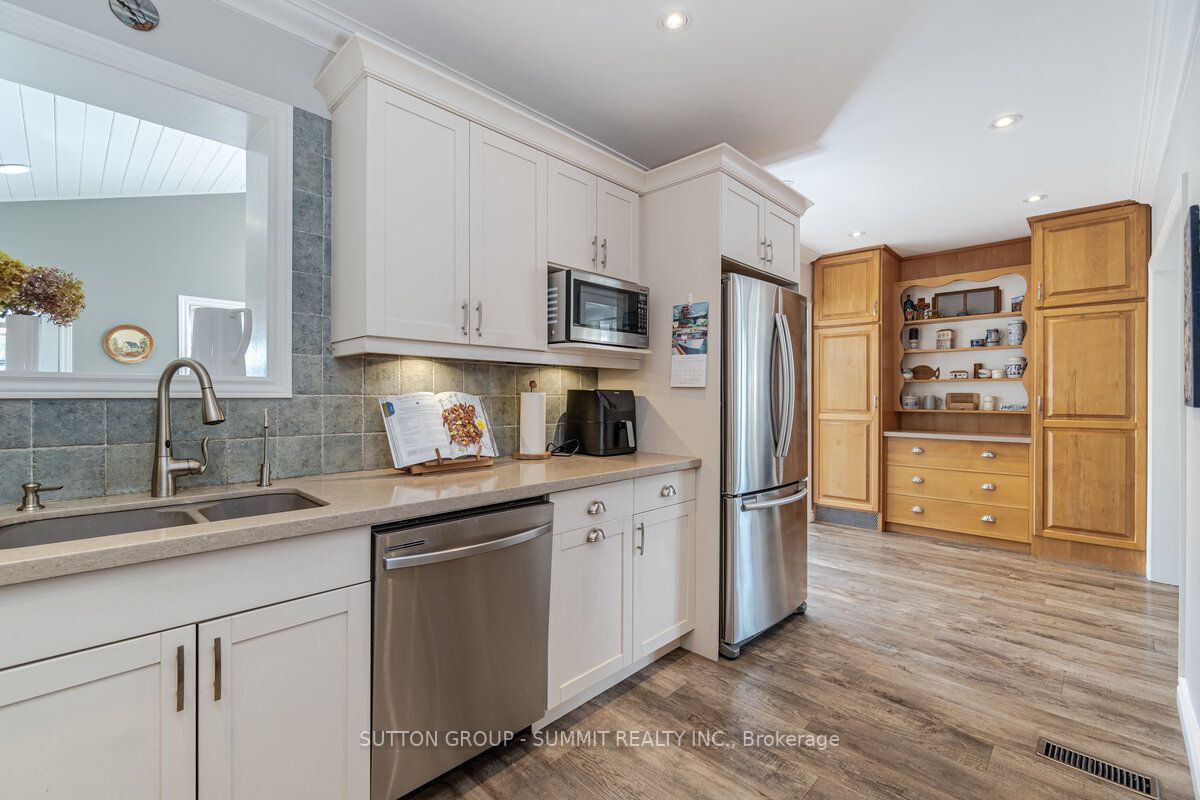 15 London St S