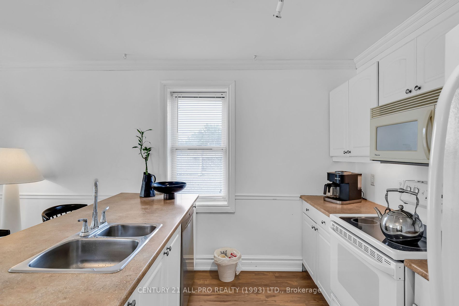 79 King St W, #403