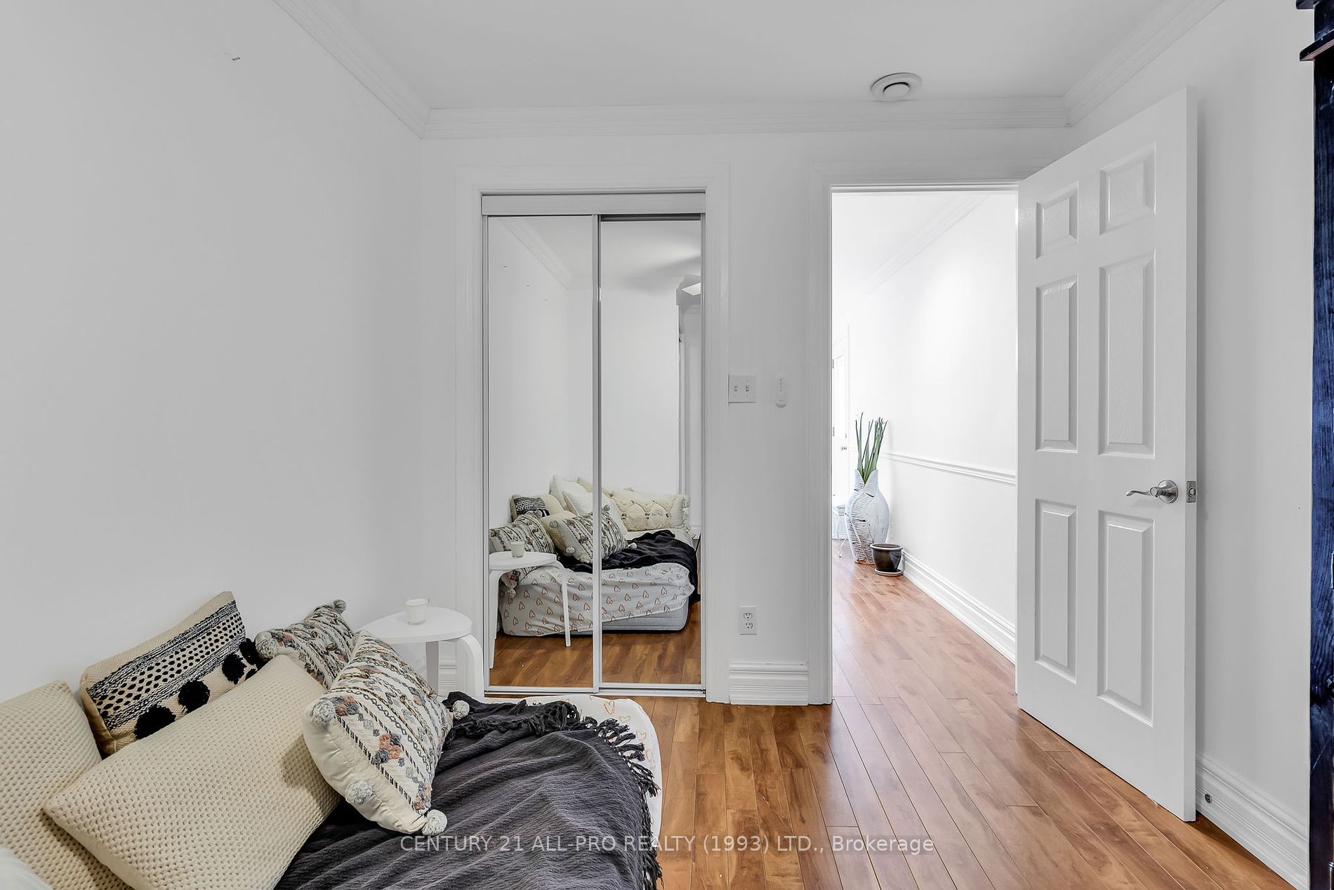 79 King St W, #403