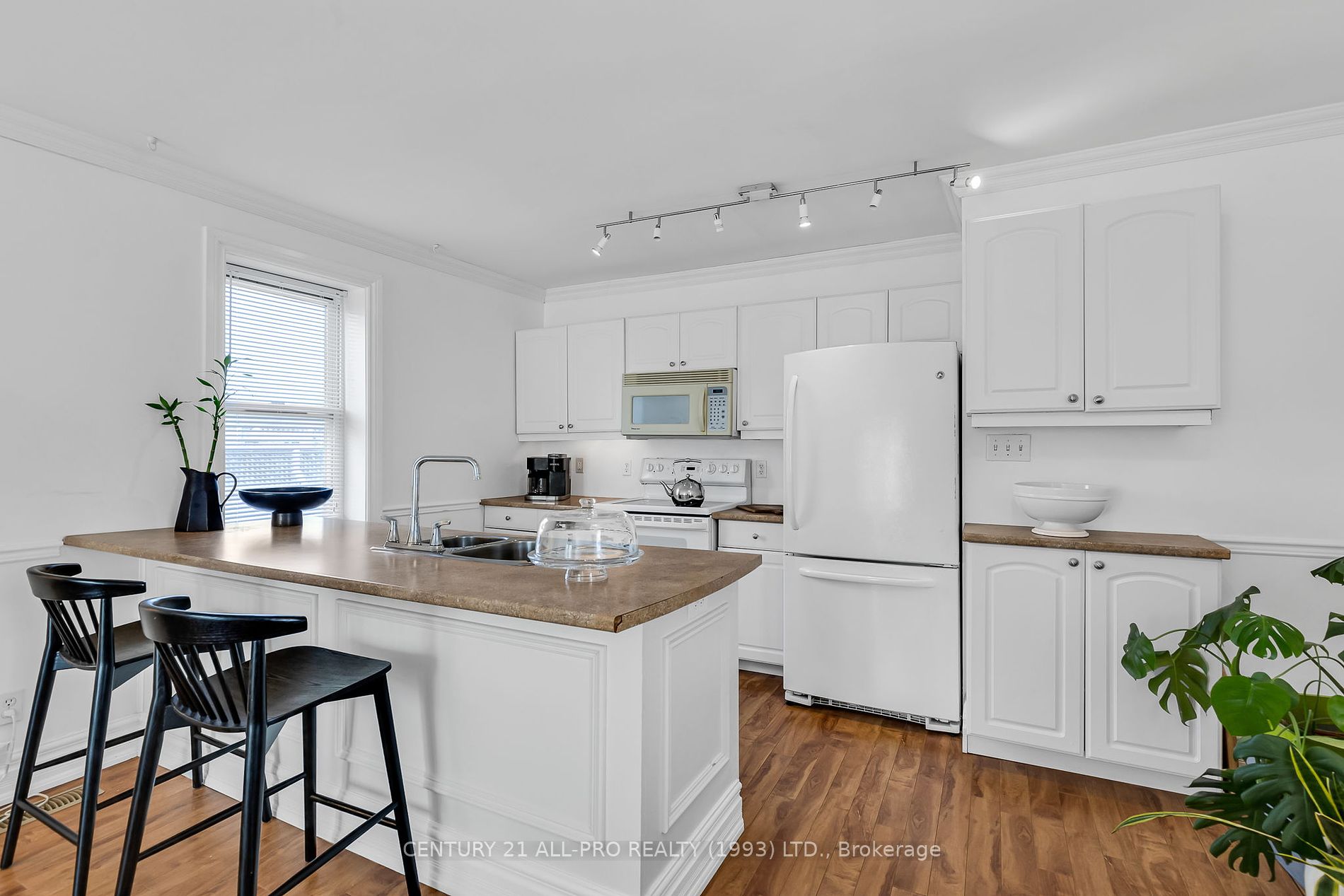79 King St W, #403