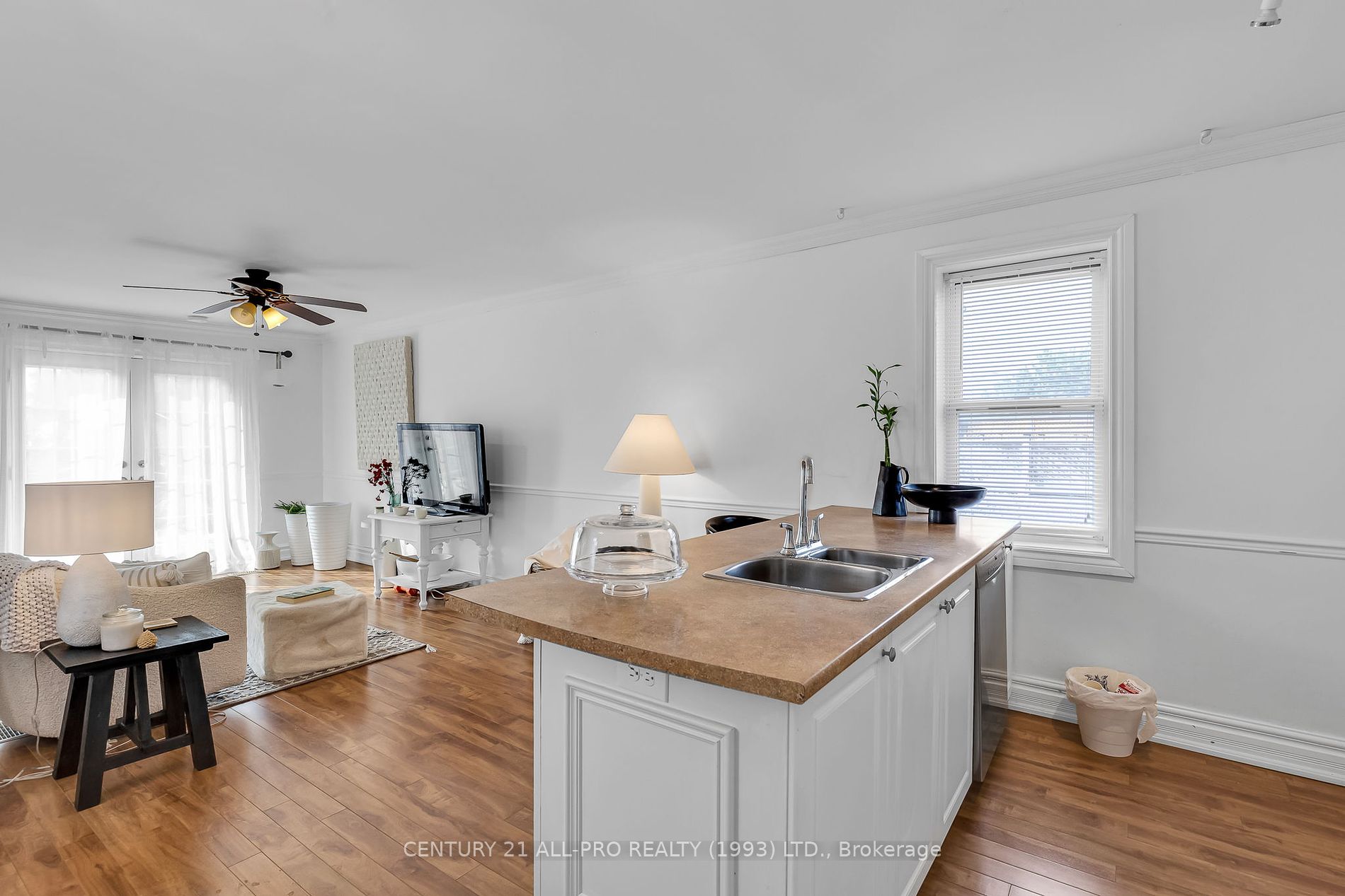 79 King St W, #403