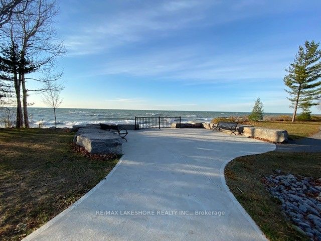 592 Osler Crt